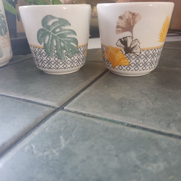 New Porcelain Tea set - Picture 7 of 8